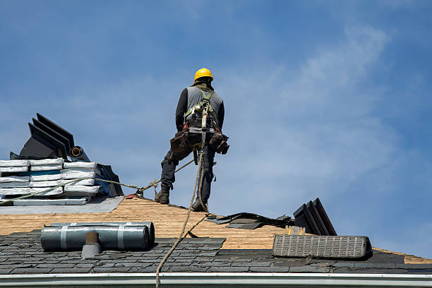 Professional Roofing technician working in Russell, IA